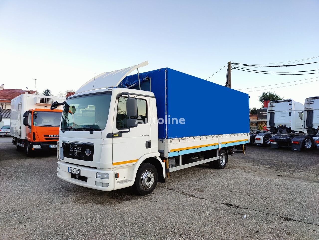 camion bâché MAN TGL 8.180