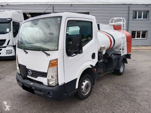 camion-citerne Nissan Cabstar