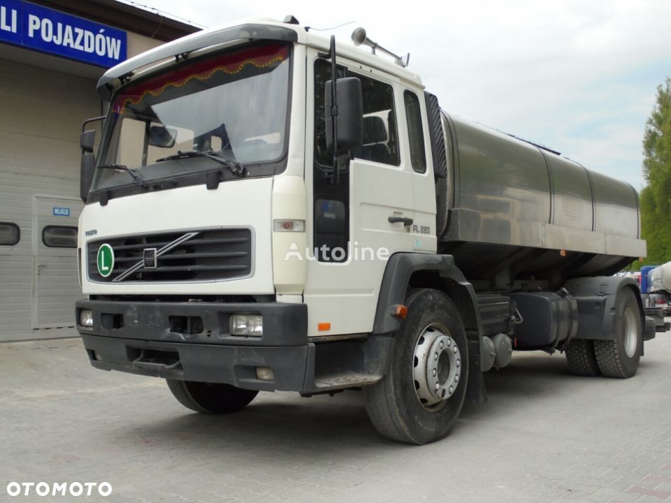 camion de lait Volvo FL220