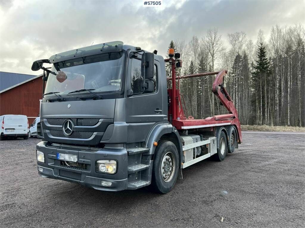 camion multibenne Mercedes-Benz 950.60 2529L